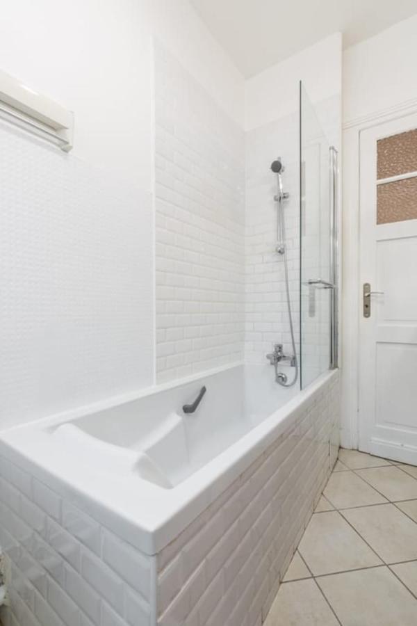 Beautiful With Balcony 4 Bedrooms! Appartement